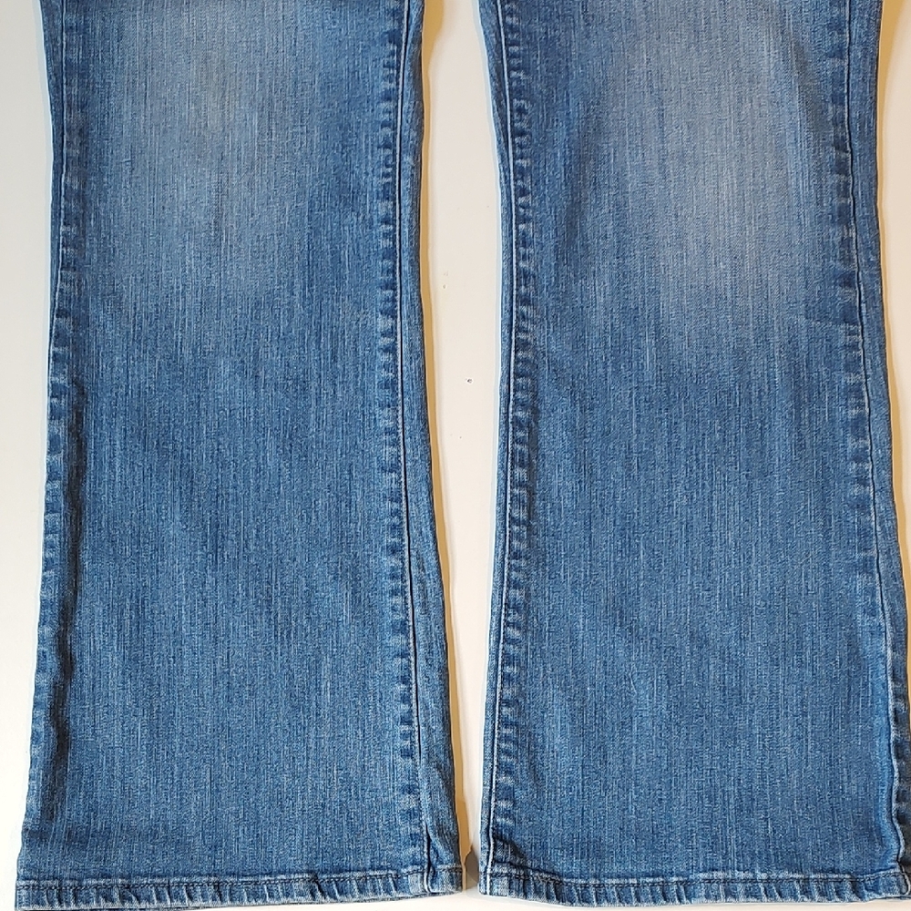 Levi's Medium Blue Straight-Leg Women's Jeans - Picture 8 of 8